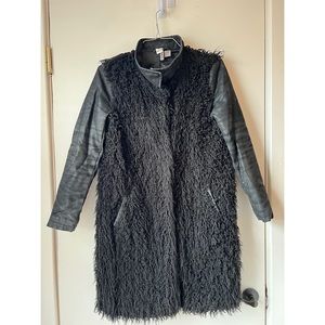 Black faux Sherpa faux leather sleeve coat.